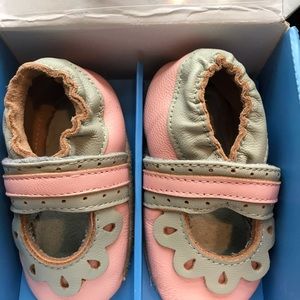 Kimi and Kai infant crib shoes - 6/12 month (3-4)